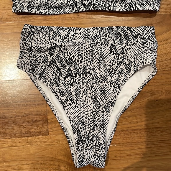 Old Navy bikini - Picture 2 of 8